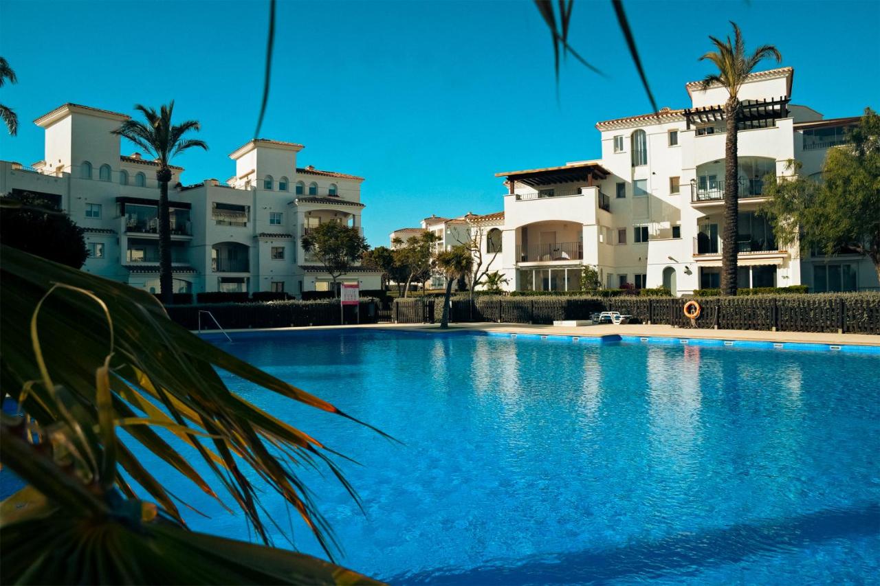 Stunning deluxe apartment, 2 bathrooms, golf and lake views - B&B