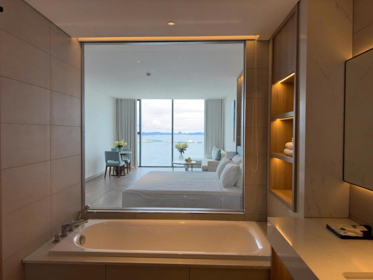 Best room at À La Carte Ha Long sea view high floor - B&B
