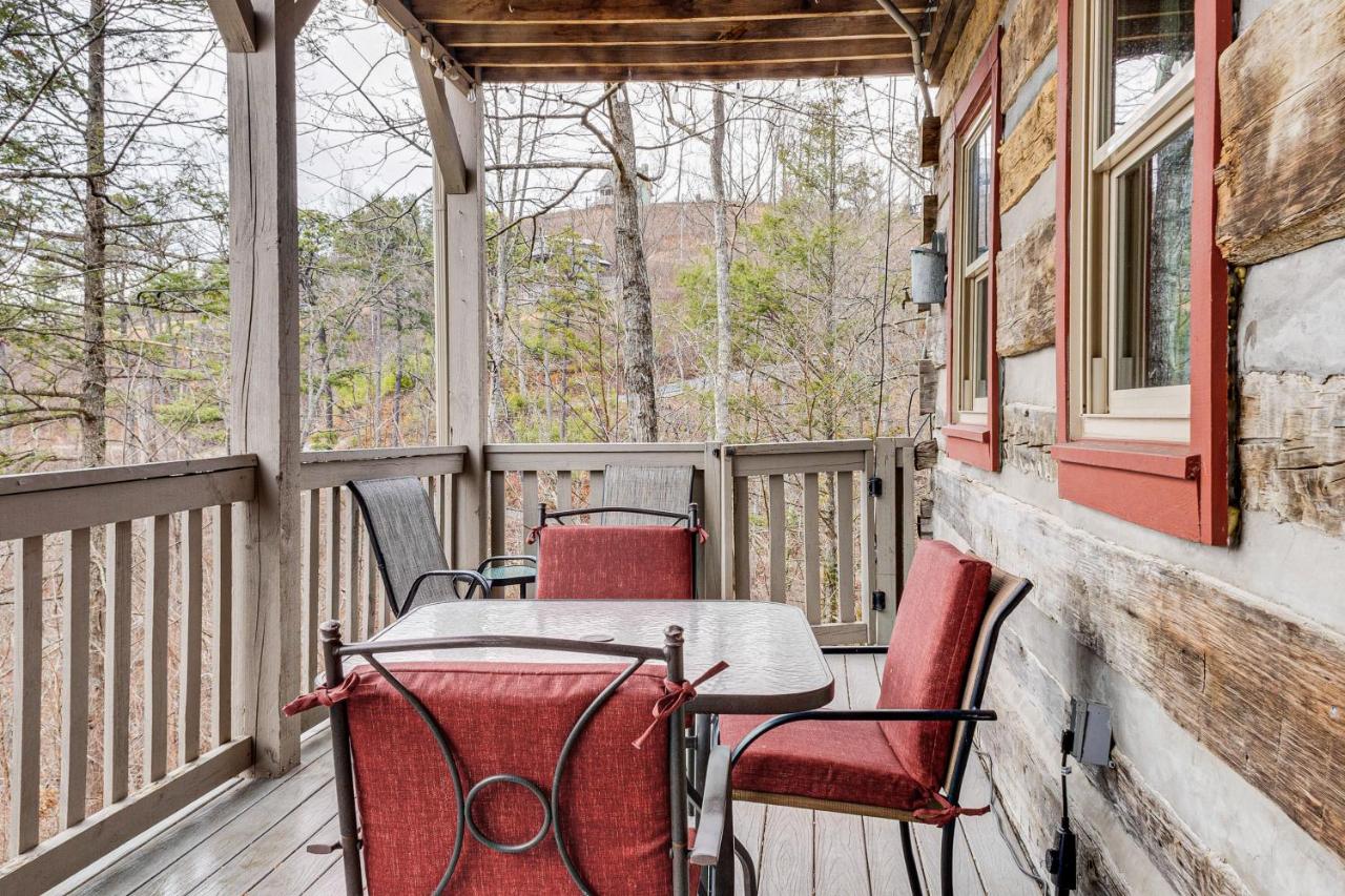 Spacious Gatlinburg Cabin with Hot Tub and Game Room! - B&B Gatlinburg