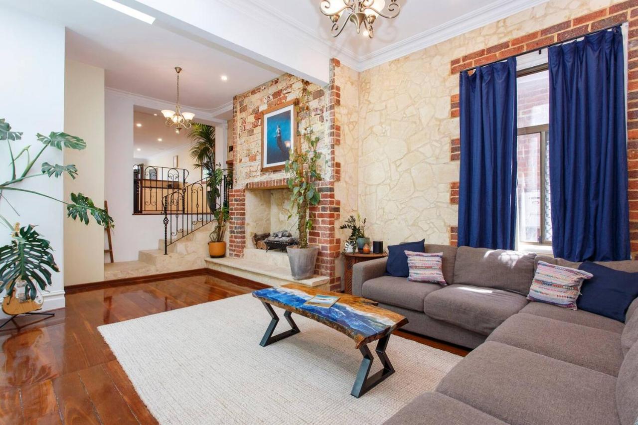 Classic Heritage Townhouse Central Freo - B&B