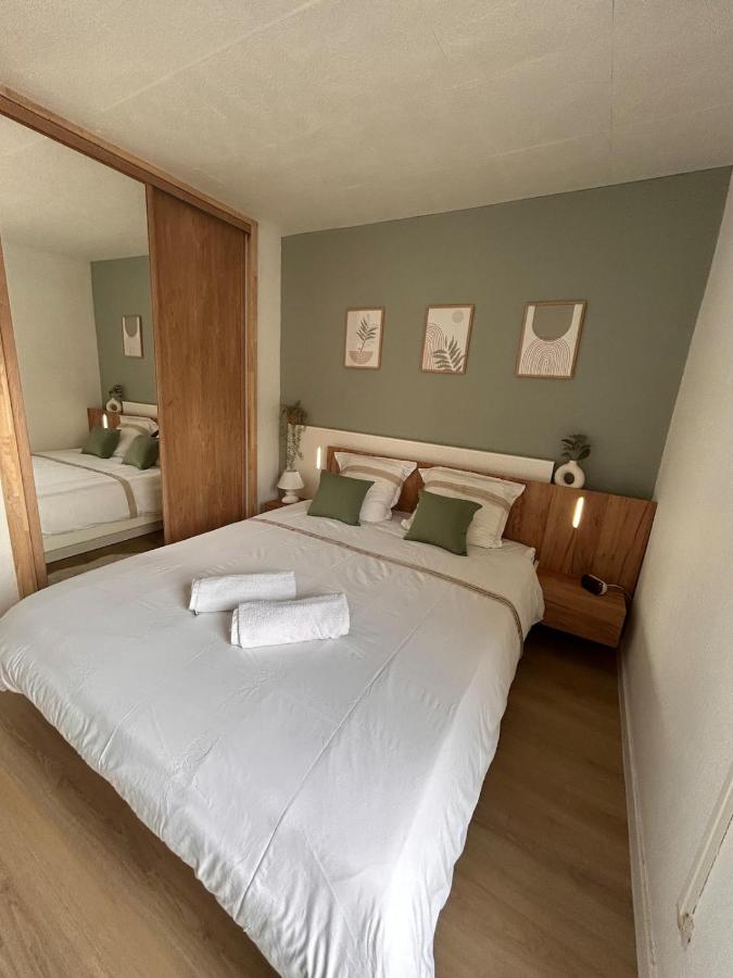 Two-Bedroom Deluxe Apartment with Balcony