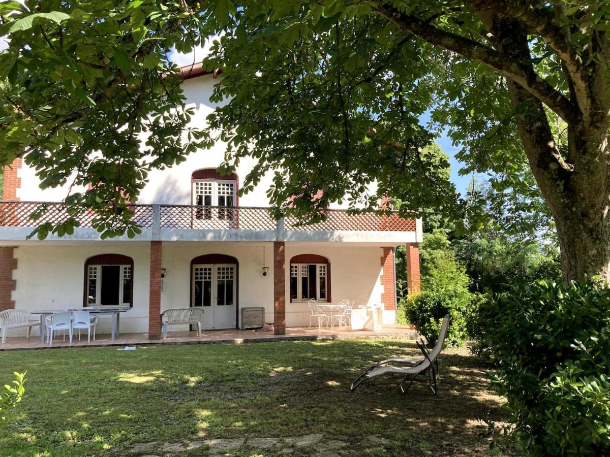 maison de campagne avec grand lac et park arboré - Bed and Breakfast Montestruc-sur-Gers