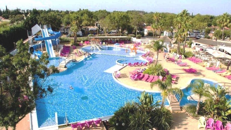 Bungalow Camping 4 etoiles, 6 personnes, climatisation, parking, piscine, Wi-Fi - B&B