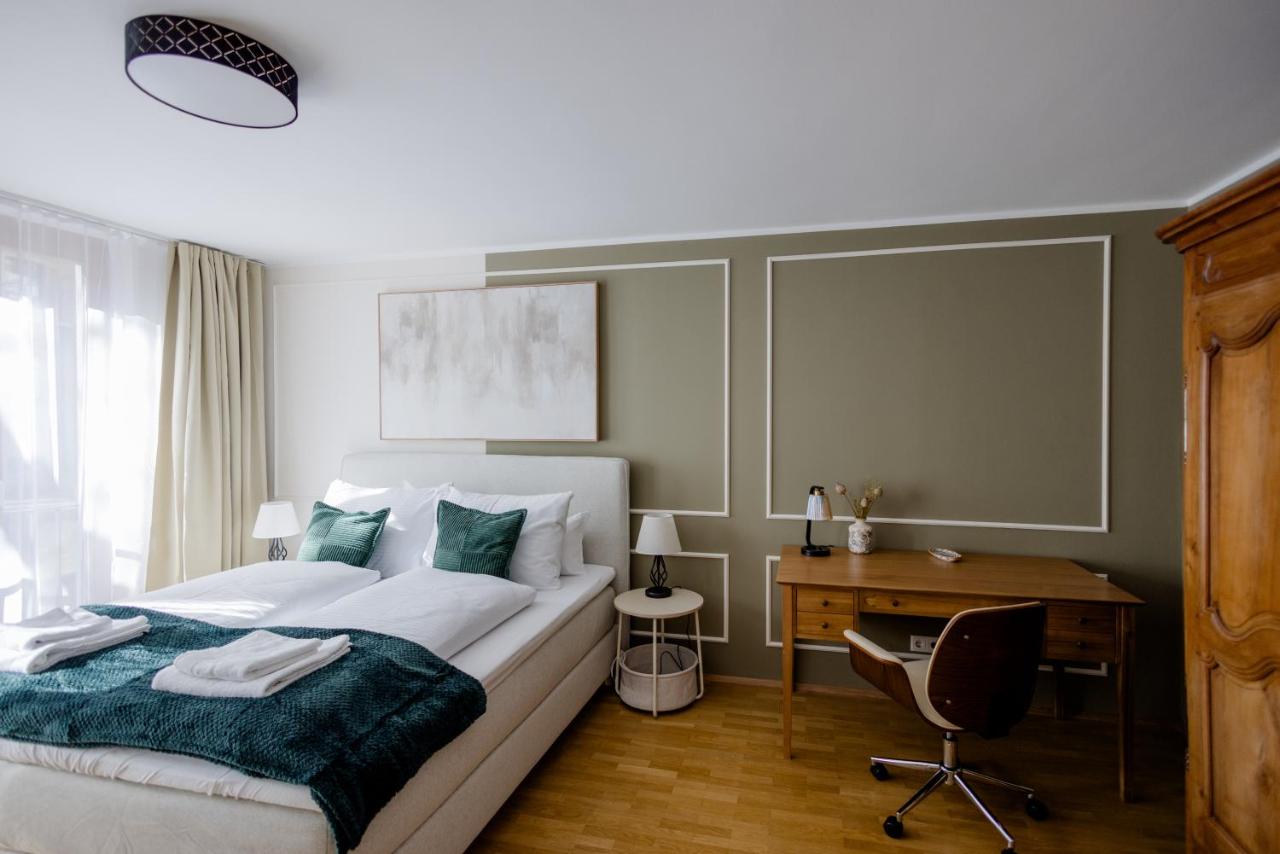 Lumen Homes - Altstadt-Residenz, direkt im Zentrum, geräumiges Apartment mit 5 Zimmern, Küche - Chambres d'hôtes Munich