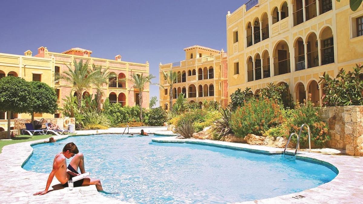 Desert Springs award-winning Golf Resort apartment - B&B