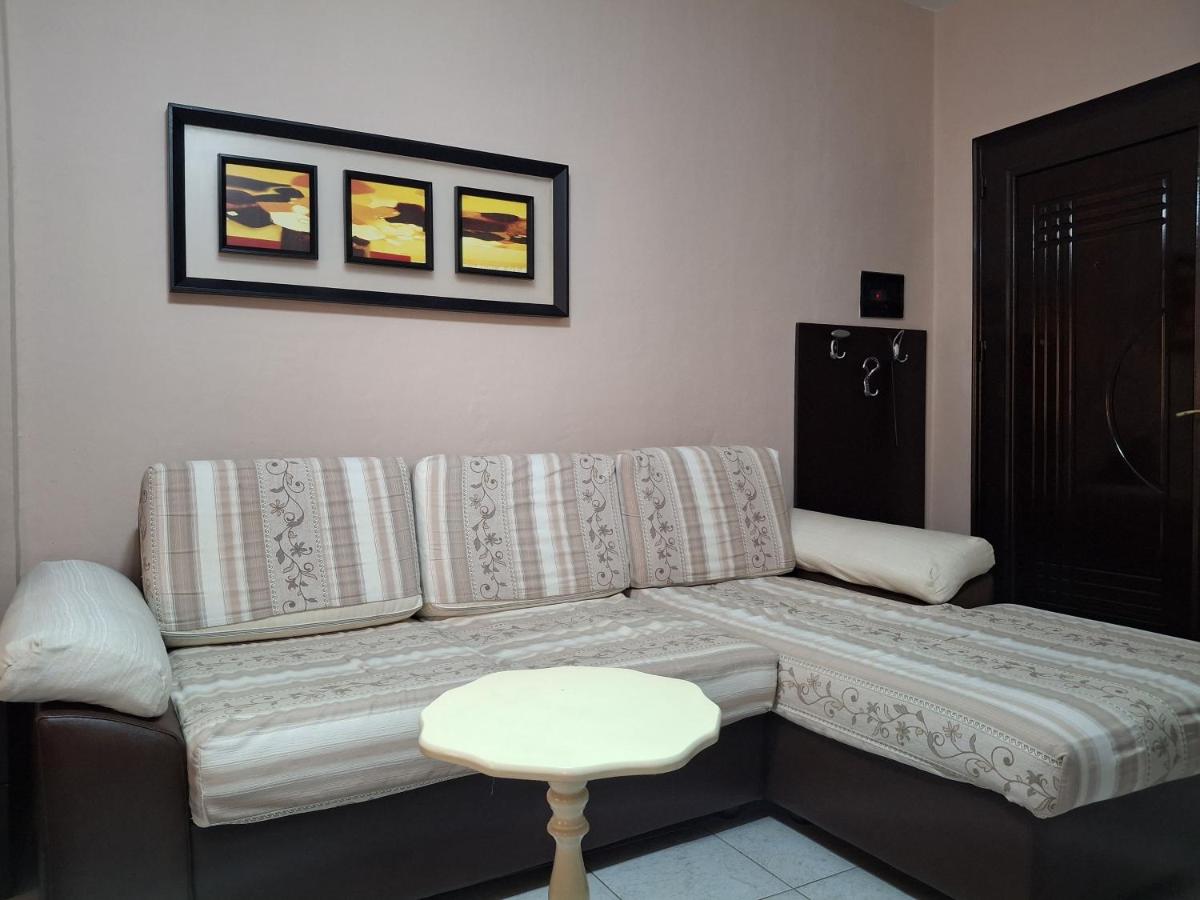 Flor Apartment in Durres - B&B