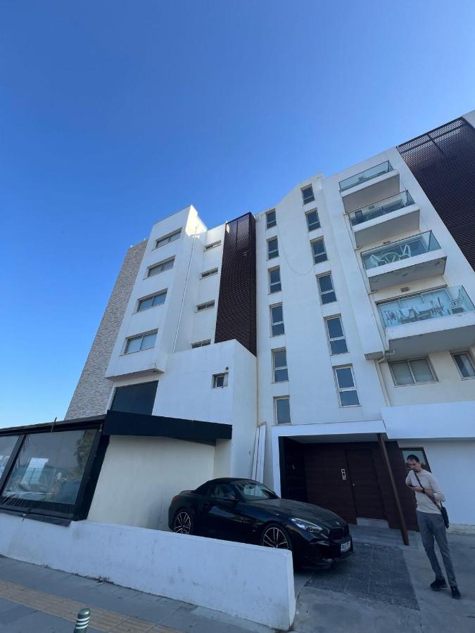 Seaview City Retreat - Bed and Breakfast Larnaca