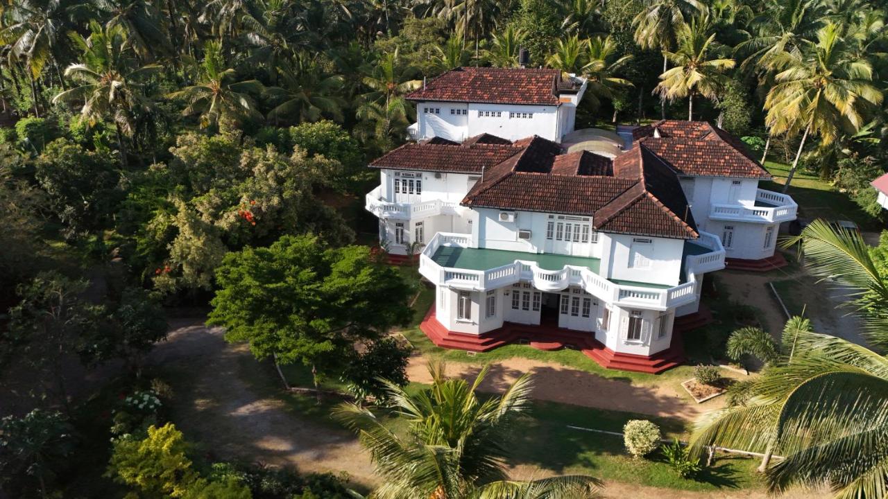 Manor House Mahagoda Estate - B&B