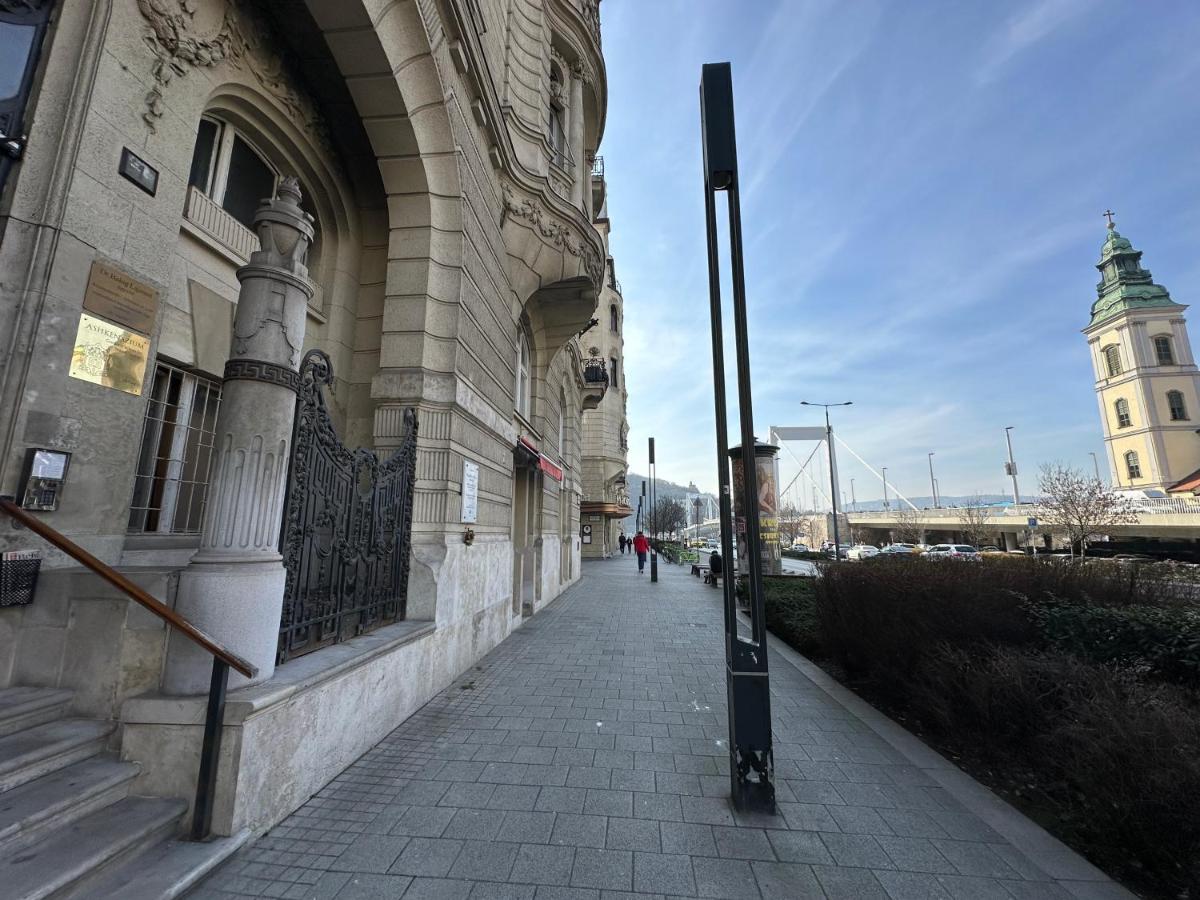 DeLuxe Danube City Center Suites next to the Fashion St' - B&B