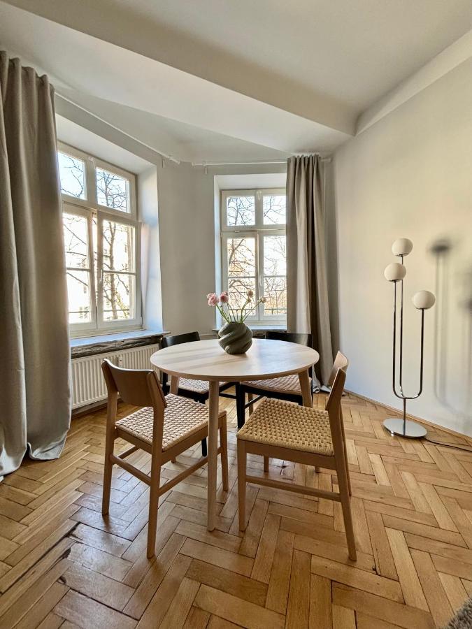 Chocimska 35 - Skwer Tarasa Szewczenki - Stary Mokotów - B&B Varsovia