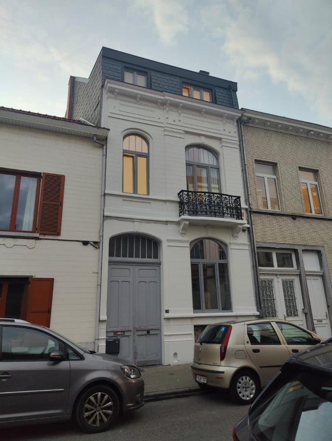 Brussels Bed & Blockchain Private rooms with shared bathroom - B&B