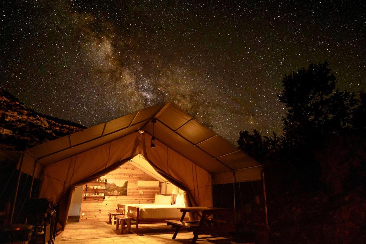 Glamping Tent #10 with Heat AC and Private Bath - B&B