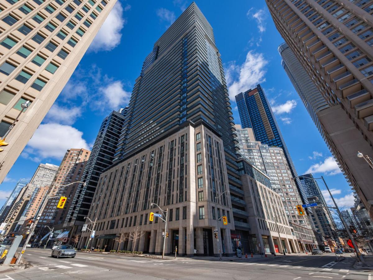 Regis Suites - Downtown Toronto - CN Tower & Rogers Centre - B&B