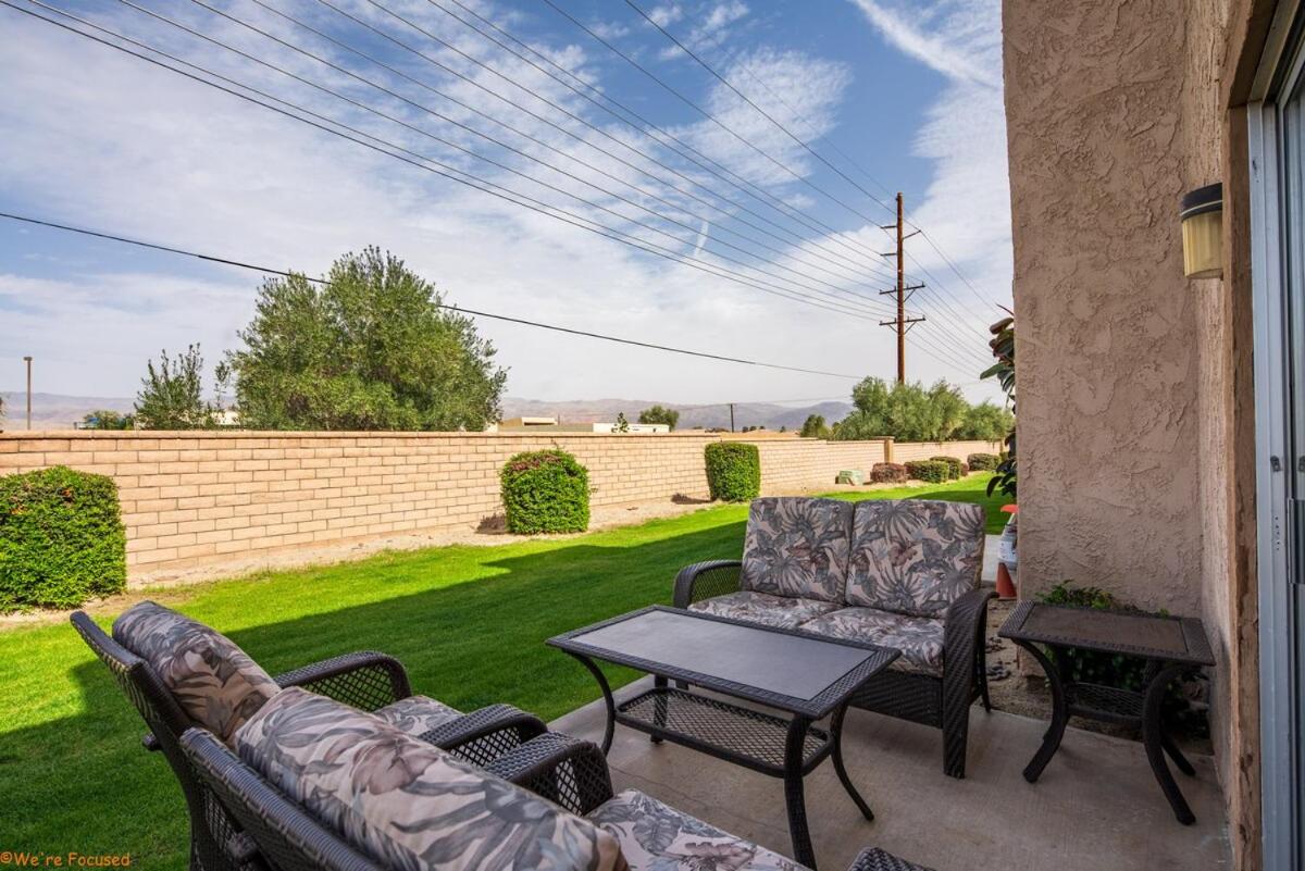 Mid-Century Desert Getaway - B&B