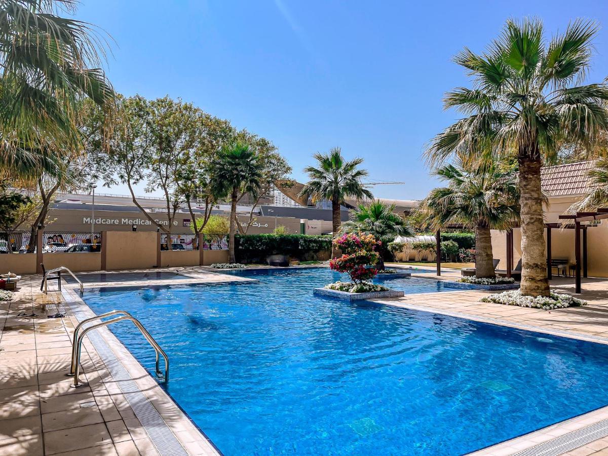 Modern Renovated Studio Building 197 - 5 Min Walking from Metro and Pavilions - Ferienwohnung Dubai