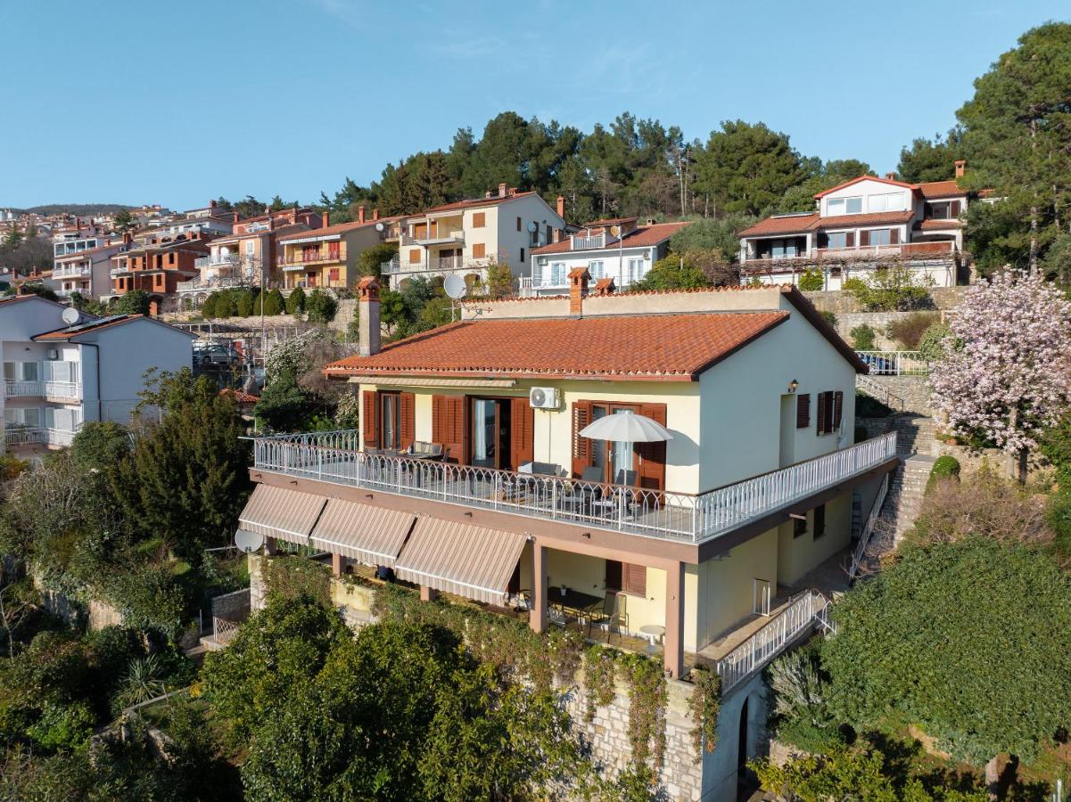 Blue Horizon Apartment a Seaside Escape in Rabac - Chambres d’hôtes