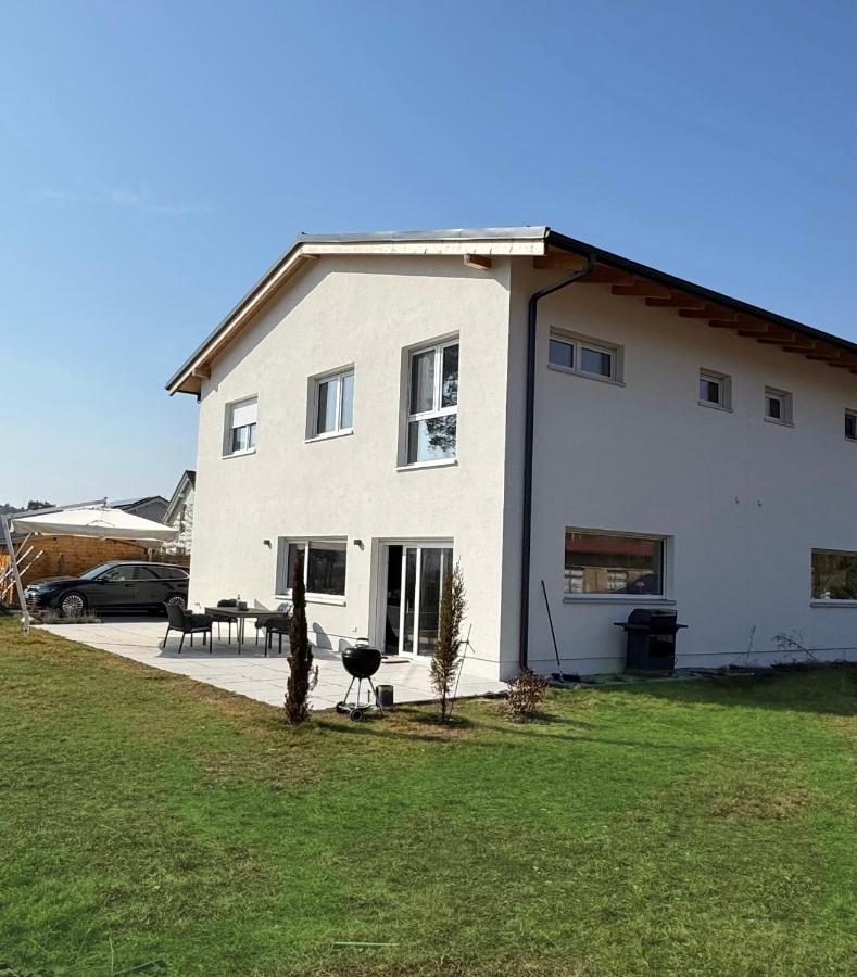 Moderne Doppelhaushälfte mit 3 SZ in der Nähe vom Scharmützelsee-seperat&naturnah - B&B