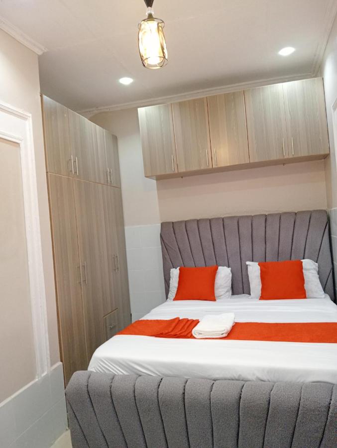 Lora's Haven Homes, Nakuru - 1 Bedroom - B&B Nakuru