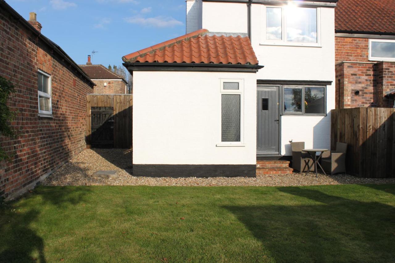 Beautiful 2 Bedroomed Cottage with Garden 10 minutes from Hornsea Beach - Chambres d'hôtes Withernwick