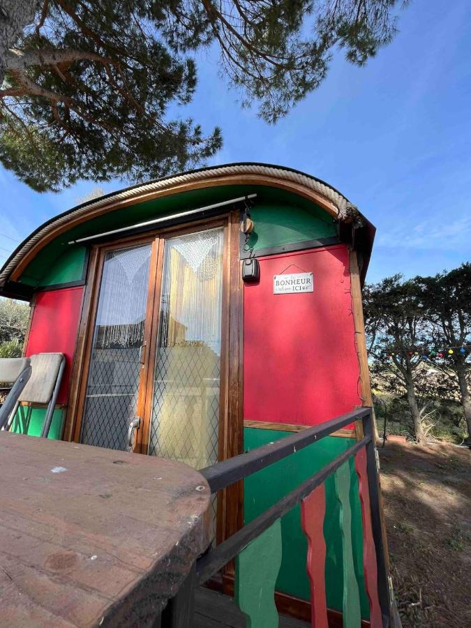 Roulotte en Camargue-Hébergement insolite "LA ROULOTTE DE ROMIE", à 15 minutes d'AIGUES-MORTES - B&B Vauvert