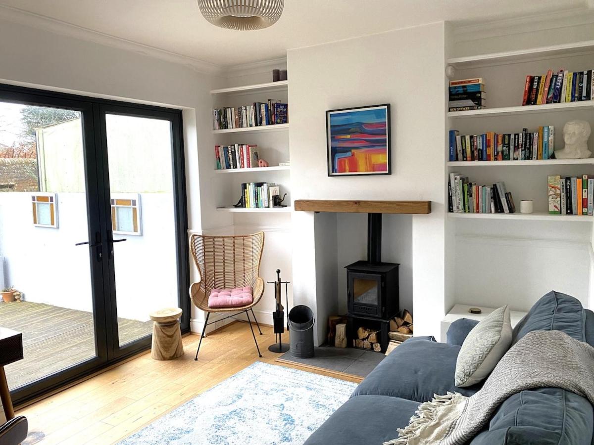 Stylish Home with 4 bedrooms, Logburner, Garden, nr Beach, Deal Castle - Chambres d’hôtes Deal