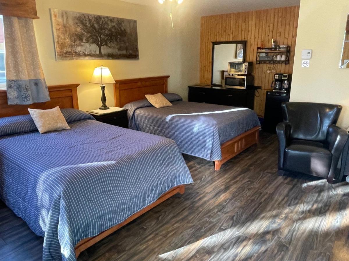 Superior Room with Two Double Beds and Parking View