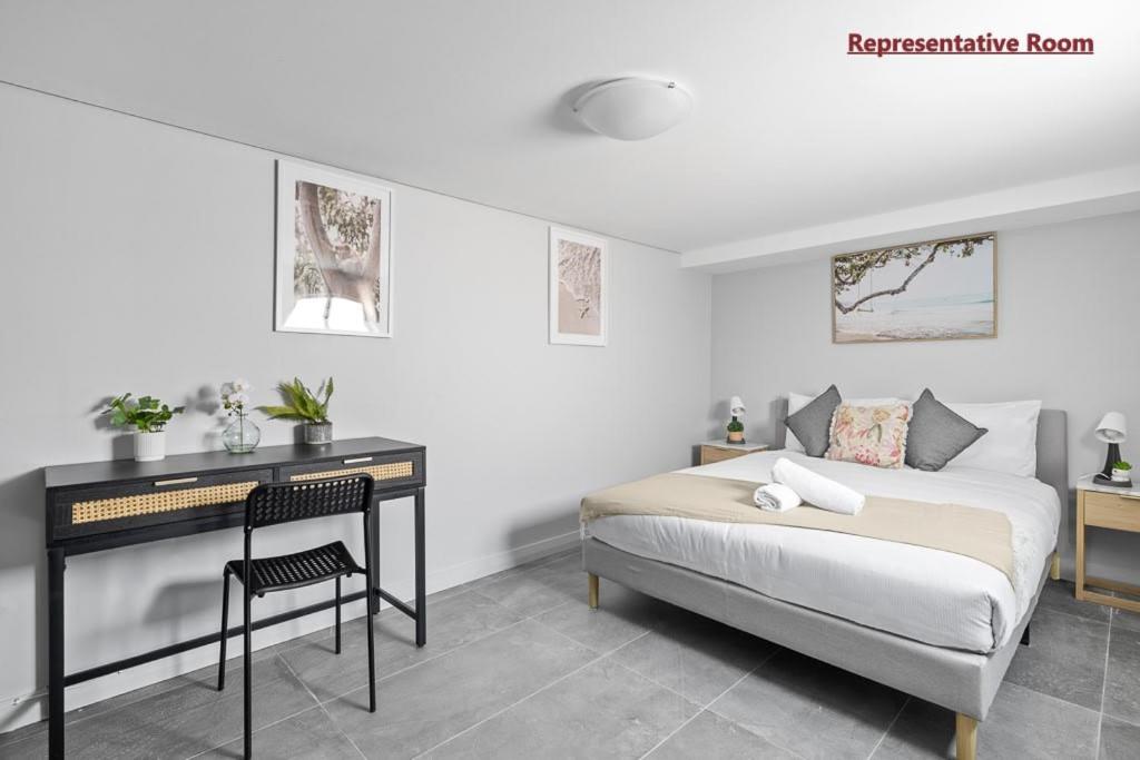 Detached Queen Room - Nearby Shops & Eateries - Shared Bathroom - B&B Sydney
