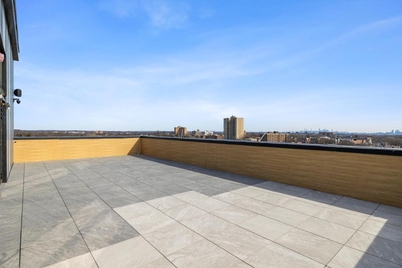 Luxe 1br Rooftop View, Free Parking, King Bed Gym - B&B East Orange