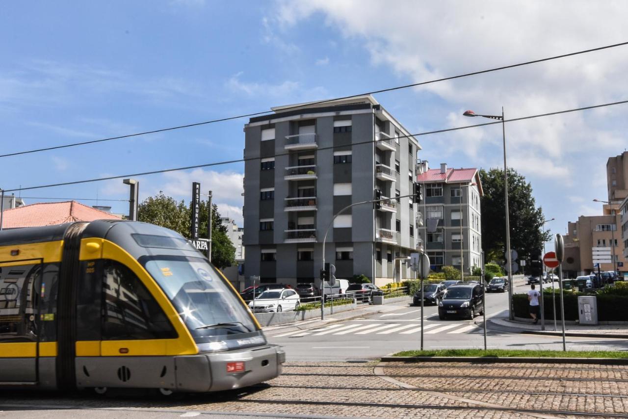 Beautiful Porto Gaia - Views, Metro & Free Parking - B&B