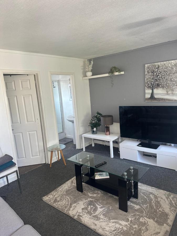 Cosy 1 Bedroom Bungalow Between Basildon & Wickford - Bed and Breakfast
