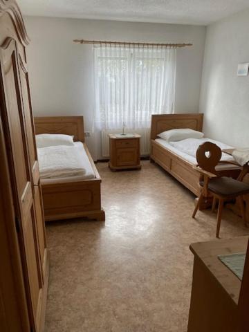 Zweibettzimmer mit eigenem Bad