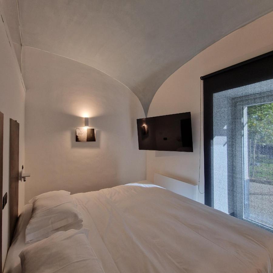 King Room with Roll-In Shower - Disability Access