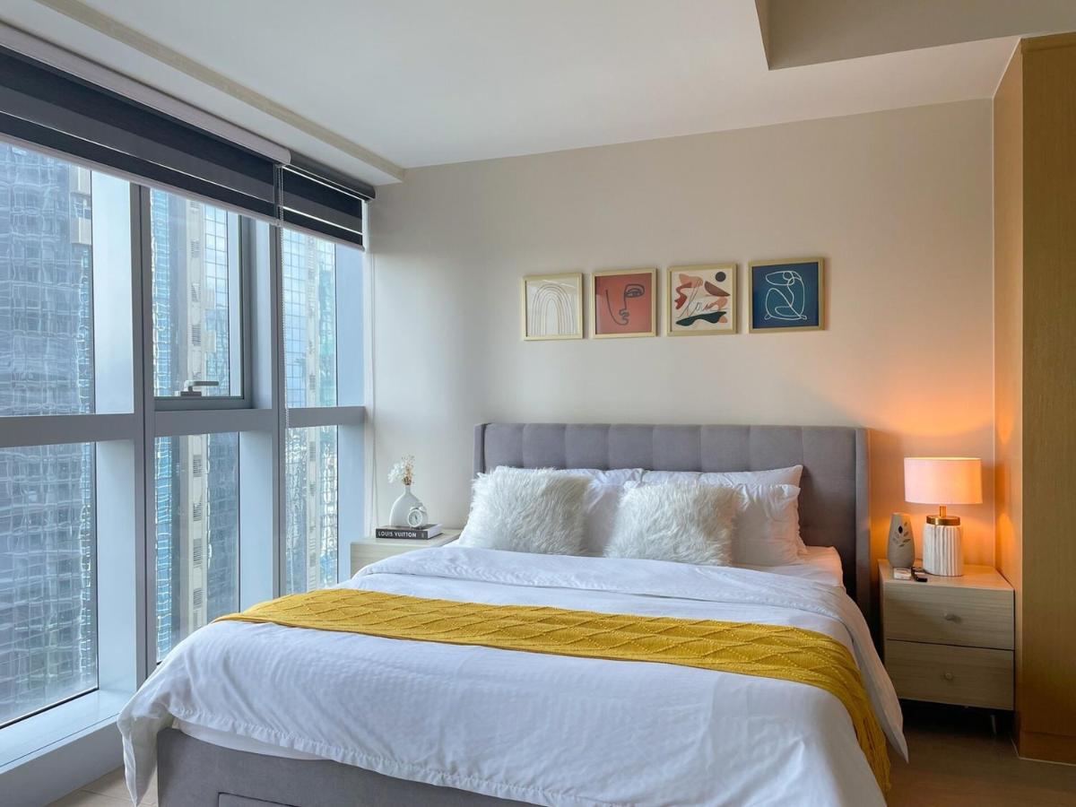 Chic BGC Condo Near Uptown Parade #upt124r - Bed and Breakfast Manilla