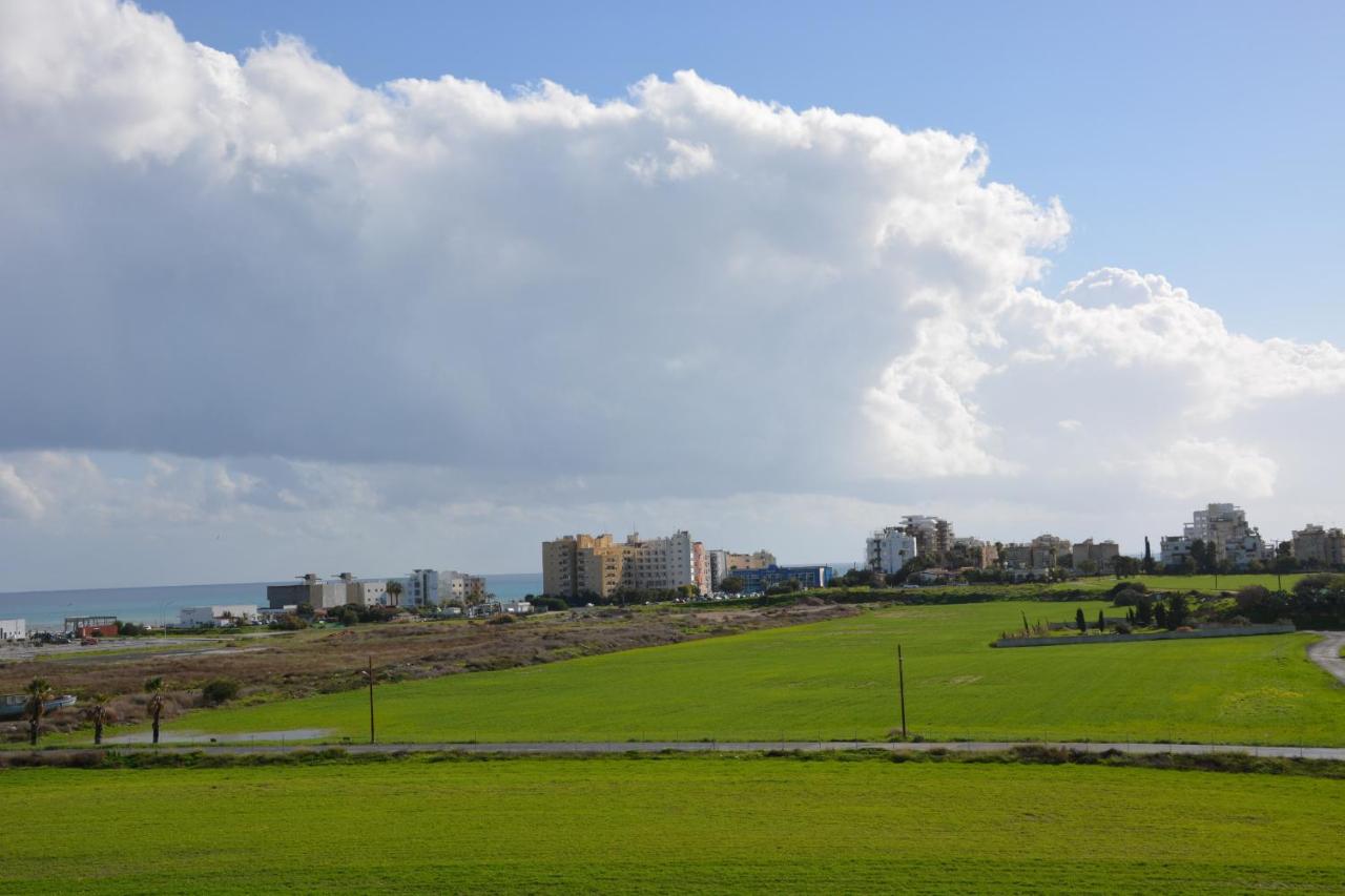 STAY Sea and Salt Lake Panoramic View Apt - B&B Larnaka