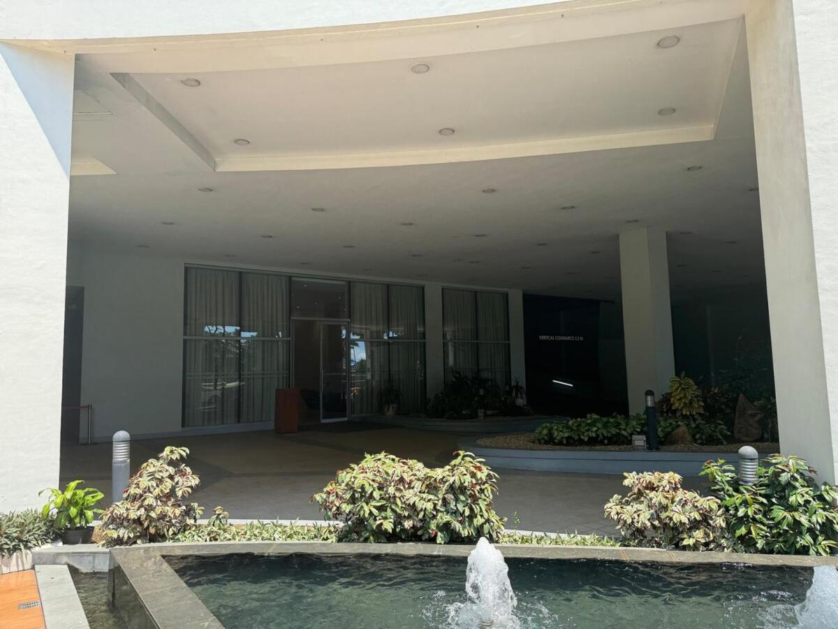 Simple&Convience 1BR in BGC near hight street SM aura - B&B