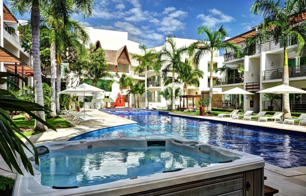 B&B Playa del Carmen - Luxurious & Central Condo In Playa Steps From The Beach - Bed and Breakfast Playa del Carmen