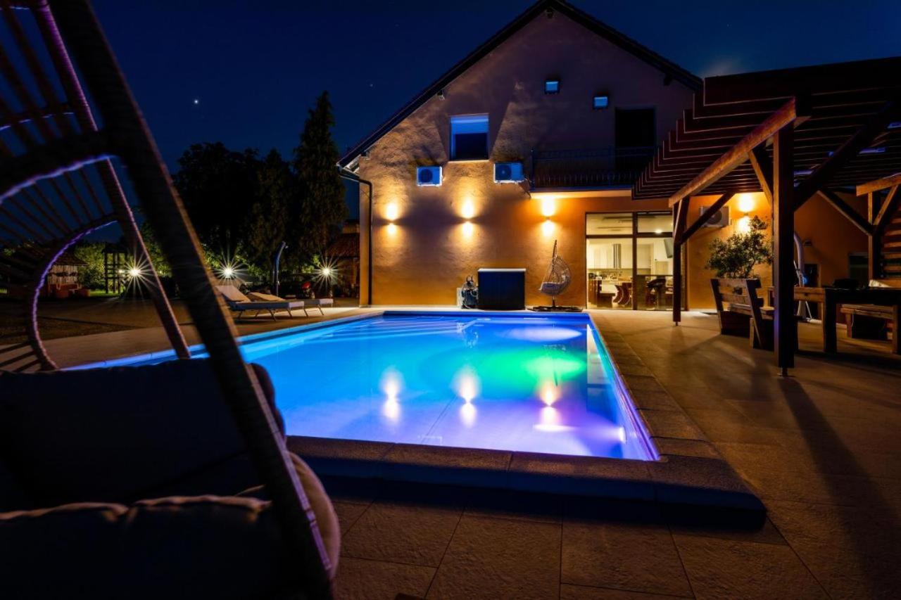 Villa Katarina Aljmaš - Bed and Breakfast