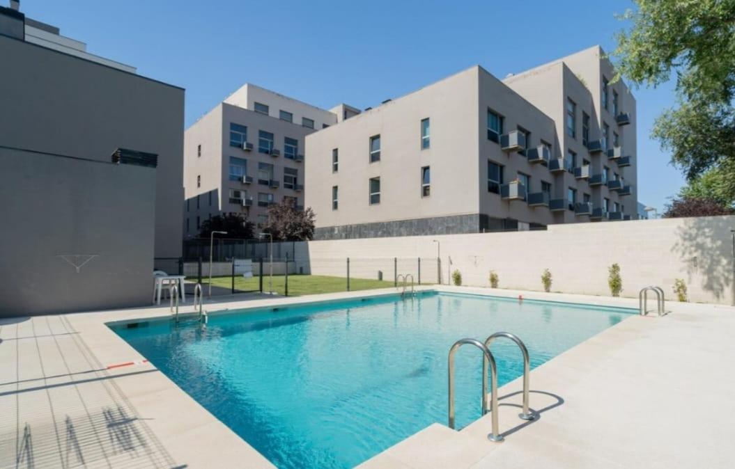 Fancy Studio with Terrace & Pool - Madrid South - B&B Villaverde