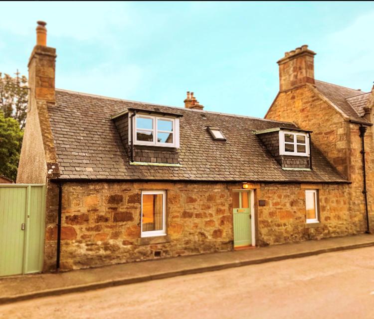 Cosy Carnegie Cottage close to Dornoch Golf Course - B&B