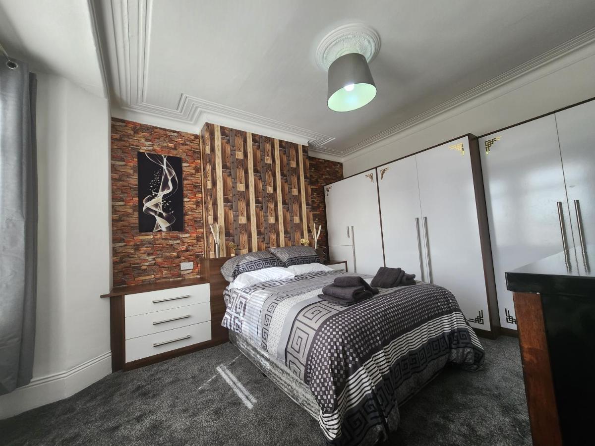 Stylish 3 Bedroom Cozy Comfy - Bed and Breakfast