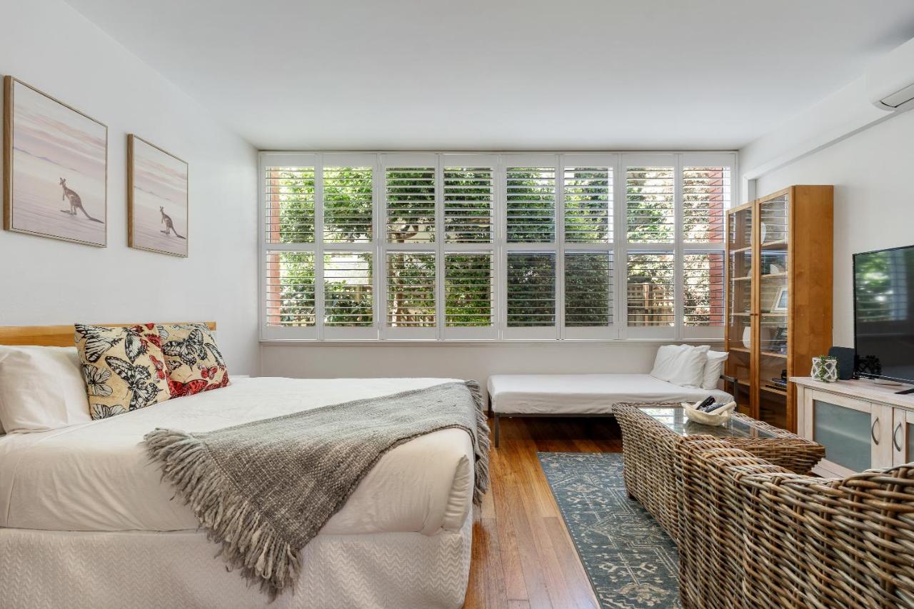 Bay Court I - Spacious Studio Next To Hayes Beach - B&B Sydney