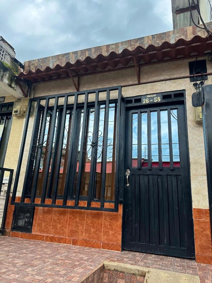 Acogedor Apartamento Cerca Del Aeropuerto - B&B