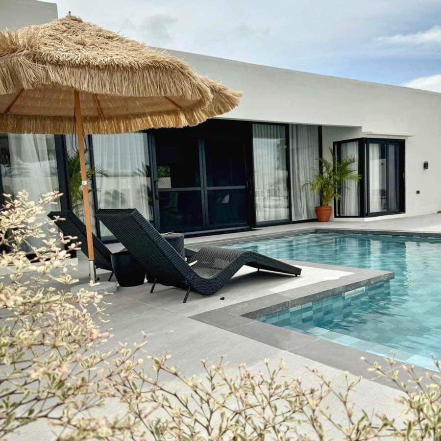 4BR Villa with Pool in Calatagan Batangas up to 16 Guests - B&B Calatagan