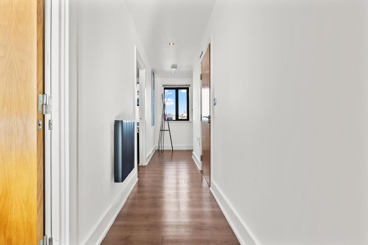 ArraeLuxe, 2 BEDROOMS 2 BATH Sleeps 5, PARKING, Central Location By Utilita Arena, ICC, Broad Street, Brindley Place and LEGOLAND - B&B