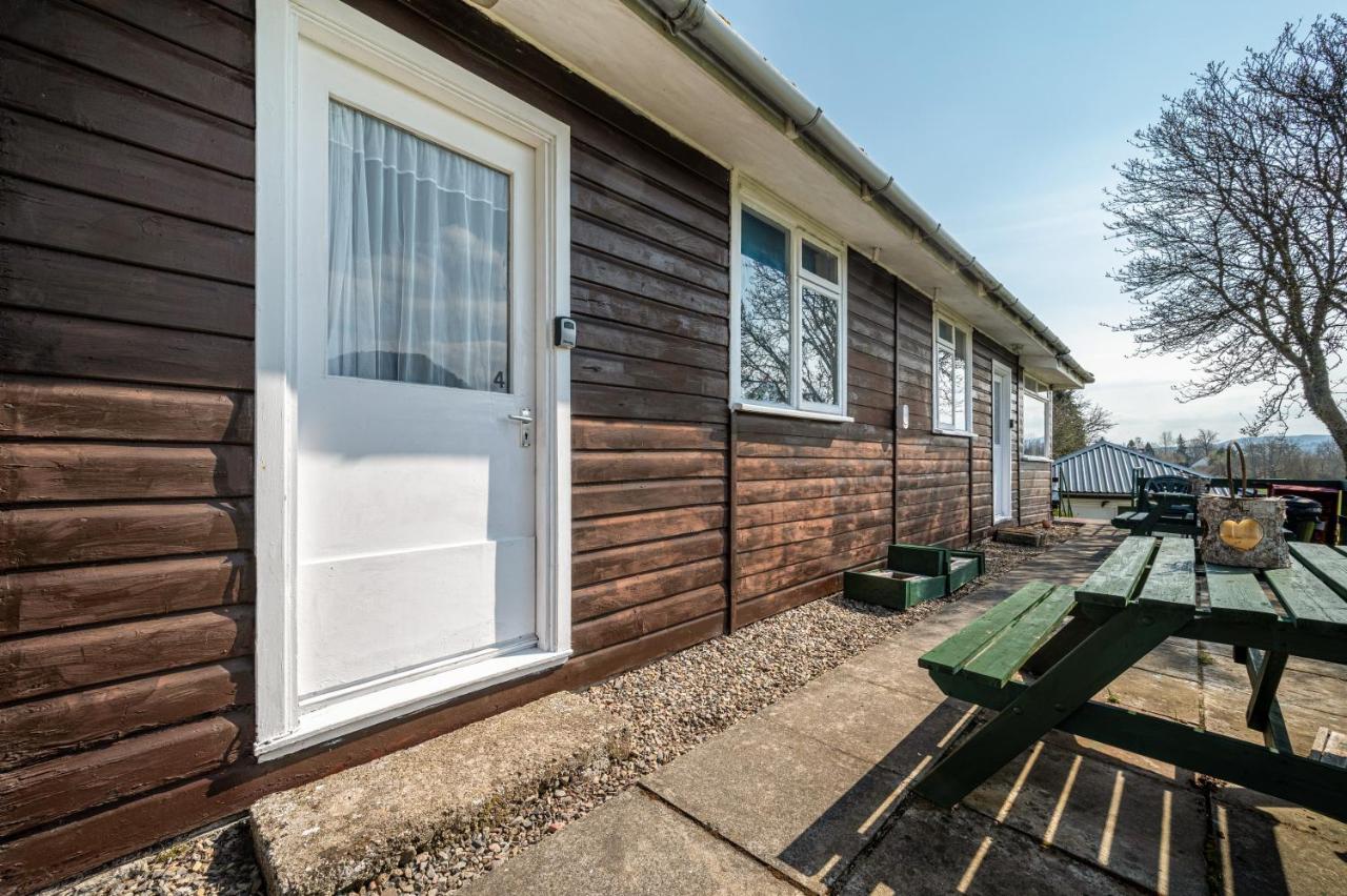 Highland Chalet Retreat with river views - Bed and Breakfast Strathpeffer
