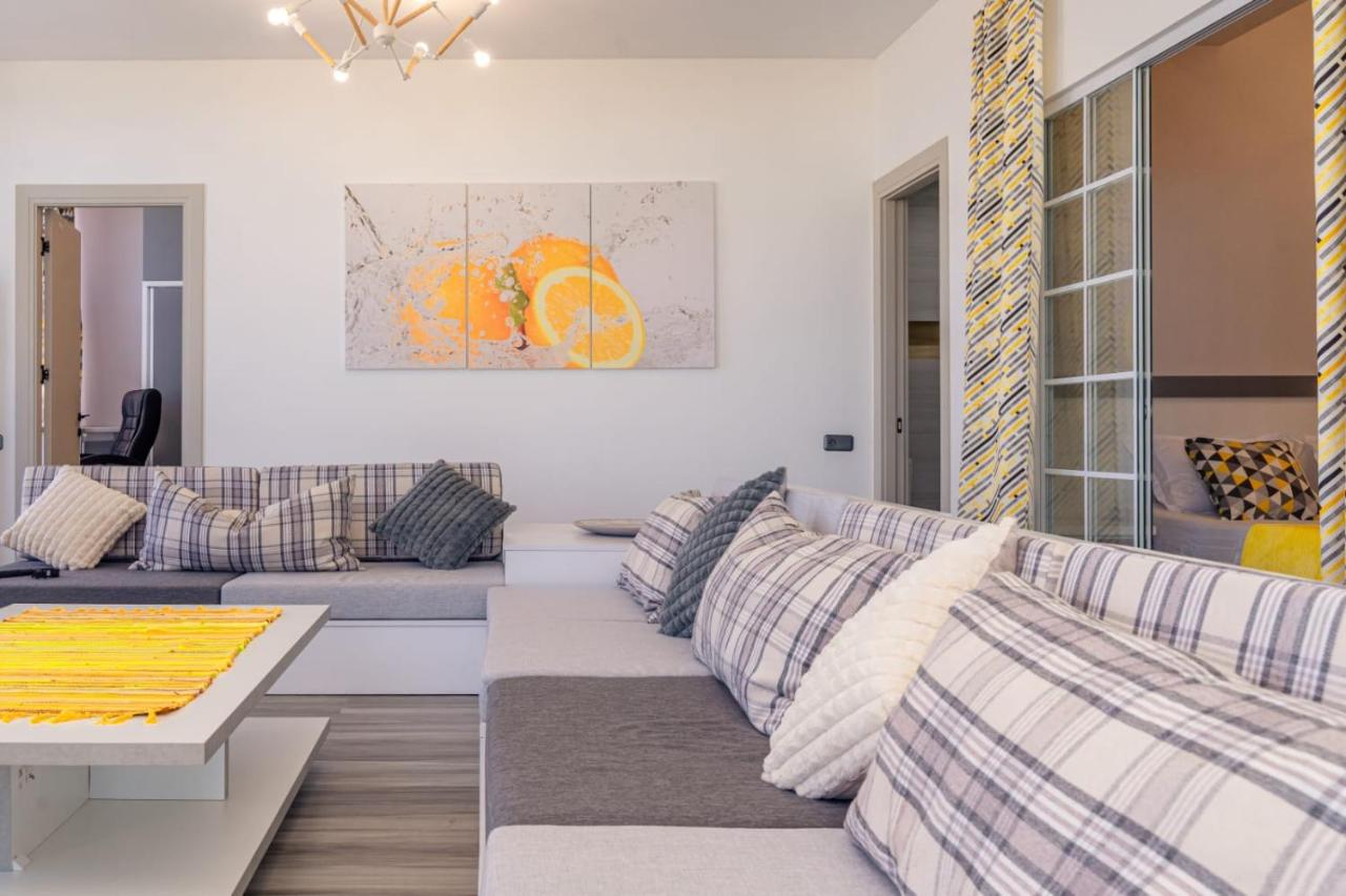 GOLDEN SUNSET BATUMI, VILLA WITH PANORAMIC VIEW AND INFINITI POOLs - Bed and Breakfast Batoemi
