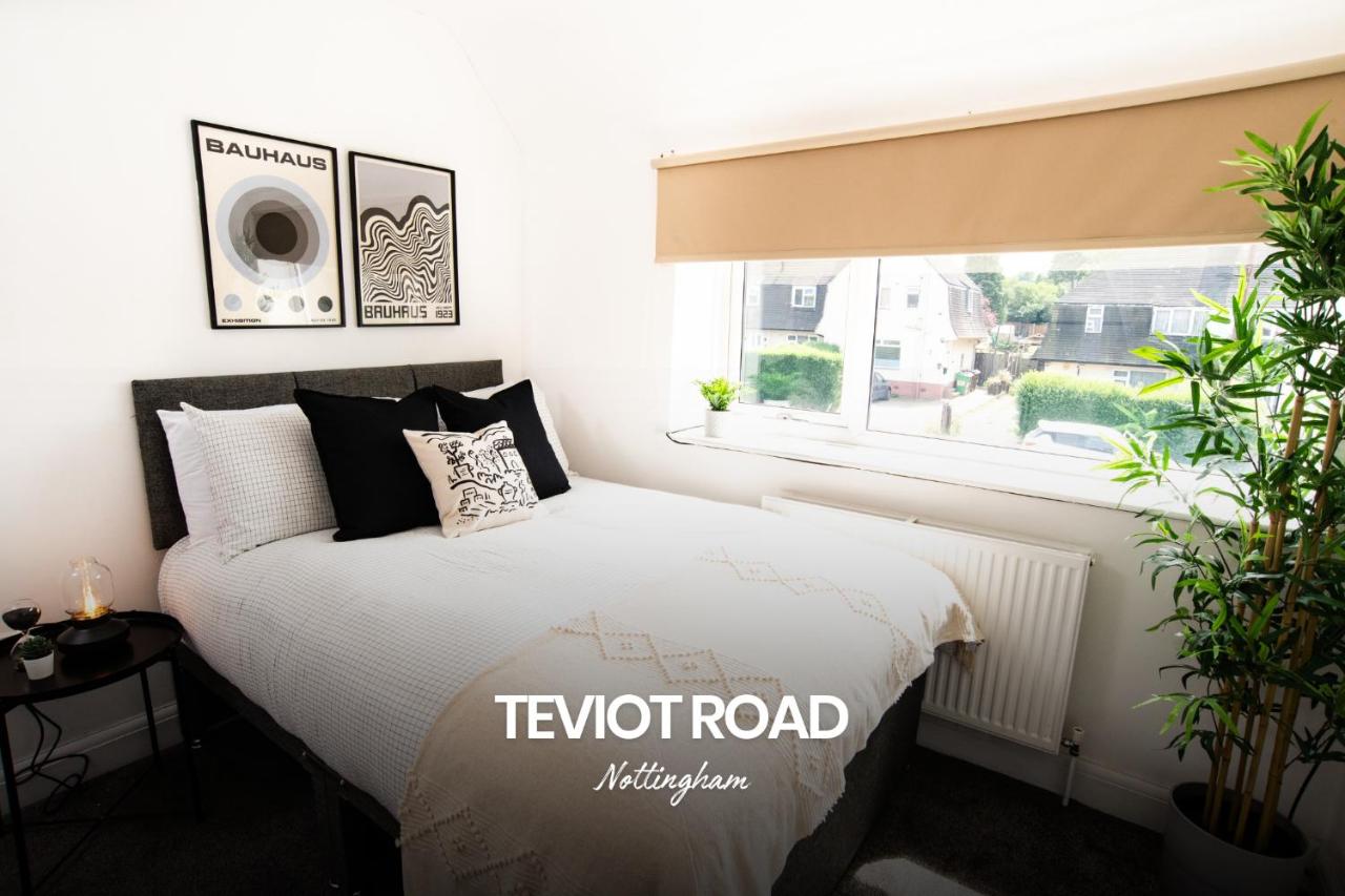 Charming 3-bed Home in Nottingham by Renzo, Free parking, Free Wi-Fi! - Bed and Breakfast
