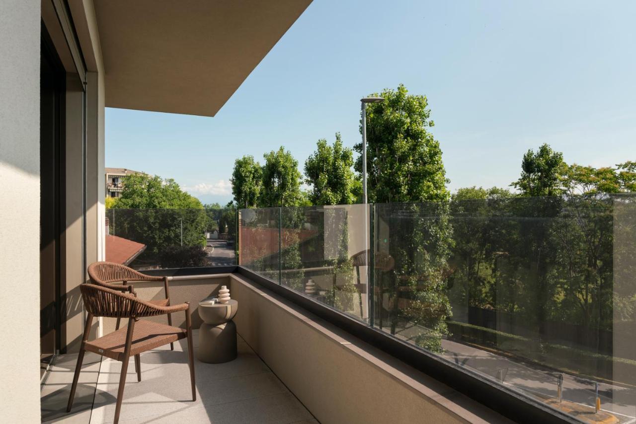 Two-Bedroom Deluxe Apartment with Balcony