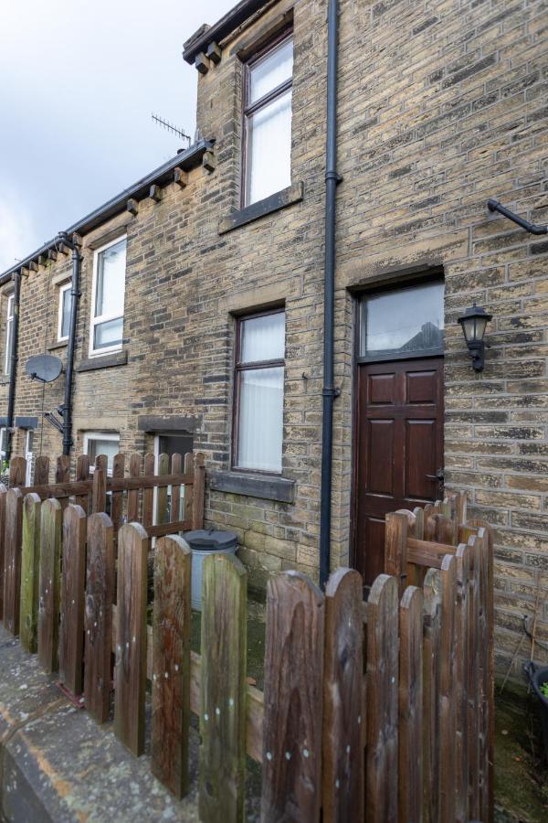 Haworth Village House - Sleeps 6 Parking & Pets! - B&B Keighley