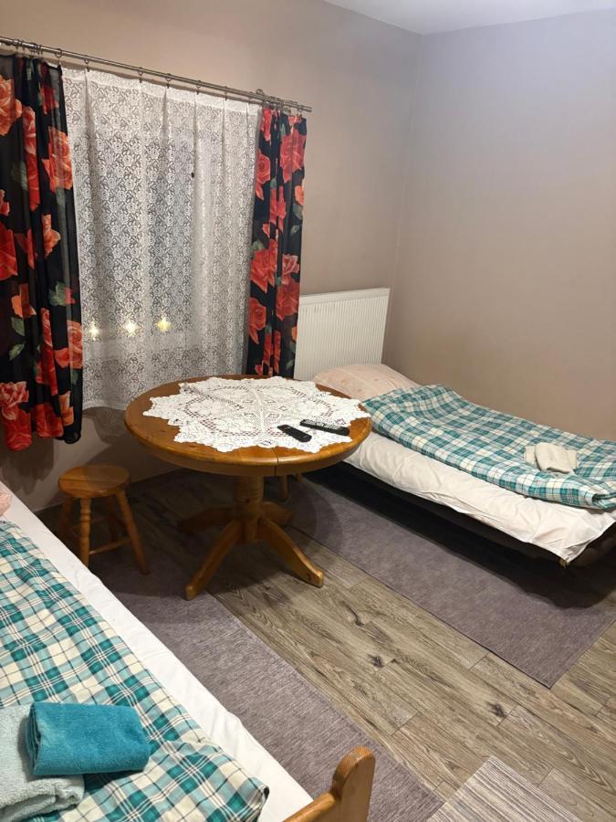 Dreibettzimmer mit Gemeinschaftsbad